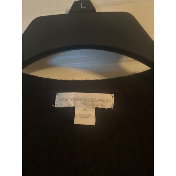 GUC New York & Company Black Cardigan Sweater Textured Buttons Size XS - Picture 2 of 7